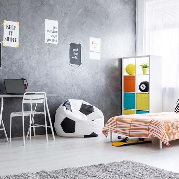 Spacious and minimalistic boy room